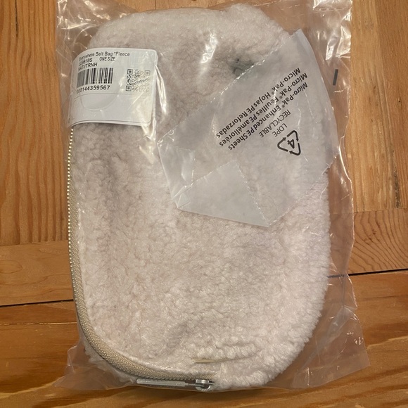 NWT Lululemon Ivory/Trench Everywhere Fleece Belt Bag - Picture 5 of 7